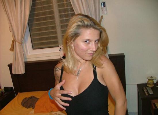 Blonde Amateur-Milf mit großen Titten