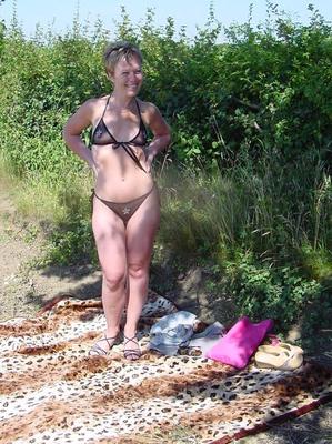 Tigerpuss Short Hair Blonde outside in stockings