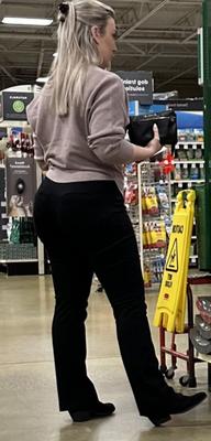 PetSmart Sightings - Blonde Filling Out Those Tight Pants