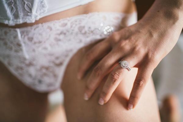 Megan Bride to Be Boudoir-Bilder