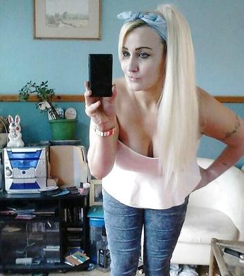 MILF blonde Chav