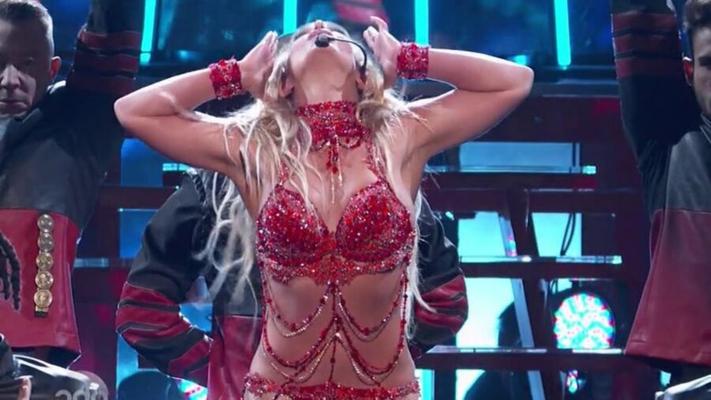 Imágenes de Britney Spears en bikini en los American Music Awards