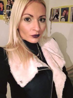 Rubia musulmana albanesa Bimbo adolescente Mimi no desnuda IG