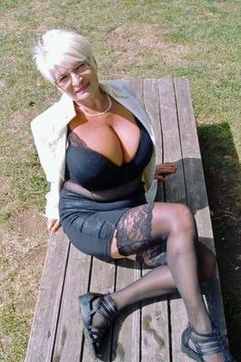 Reine mature blonde