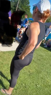 Milf in leggings 