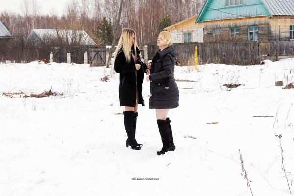 Jessi Gold   Two blondes throw snowballs