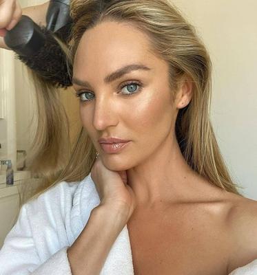 Candice Swanepoel Täglicher Gottesdienst Bild 1