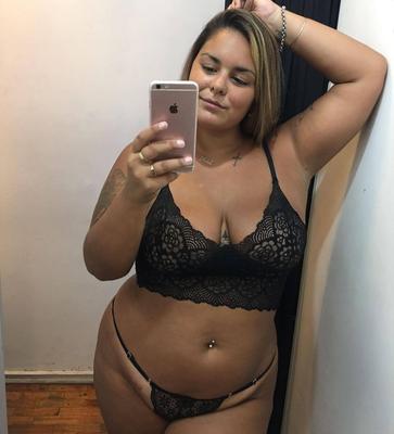 Prostituta gordinha Jana em lingerie