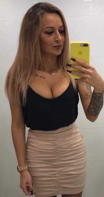 Sehr heiße polnische blonde MILF liebt Schwänze