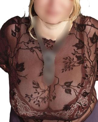 Vollbusige Blondine, BBW, MILF, Mutter, DD, Titten, transparentes Top/Bluse