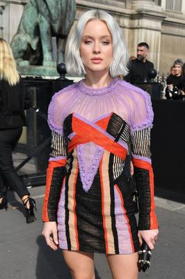 Zara Larsson в Balmain Fashion Show в PFW в Париже