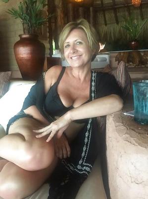 Nameless Busty Blonde Milf wird nackt