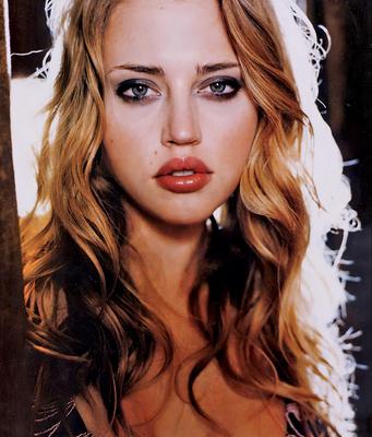 Estella Warren